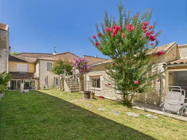Une Magnifique Grande Maison de Ville à Eymet - Idéale pour une Chambre d'Hôtes