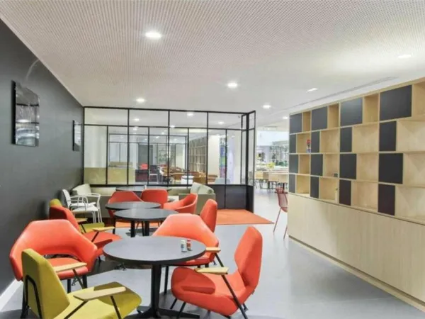 Bureaux 15787 m²