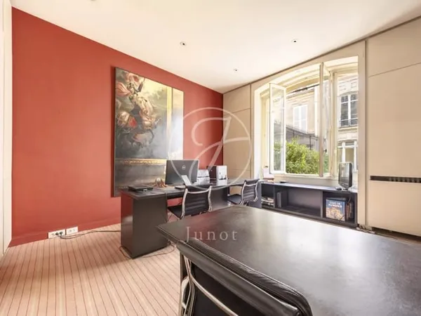 Paris 8e - SAINT PHILIPPE DU ROULE -Studio à vendre - 1 pièce - 31,27m² Carrez - Cour arborée.