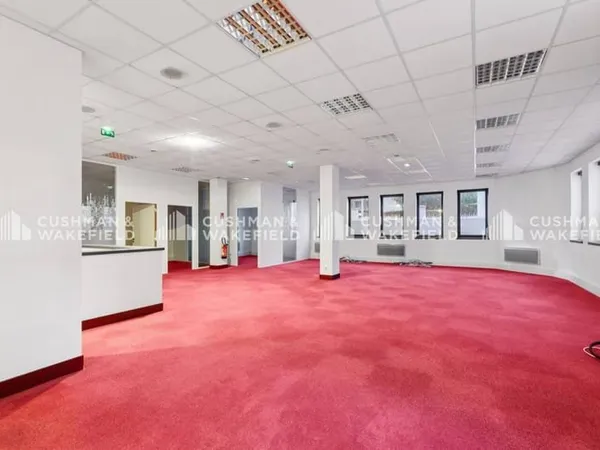 Bureaux 2 pièces 304 m²