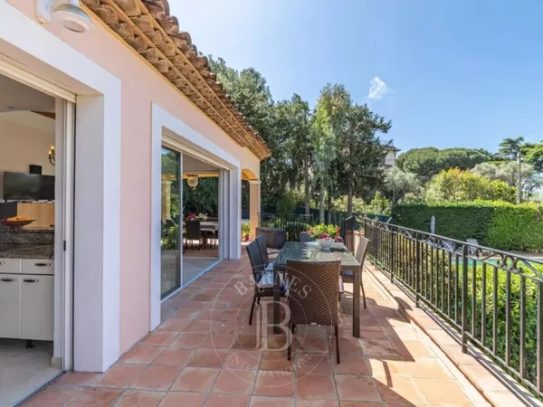 CAP D'ANTIBES - VILLA AU CHARME PROVENÇAL - 4 CHAMBRES