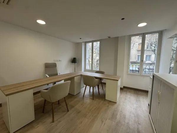 Bureaux 10 pièces 220 m²