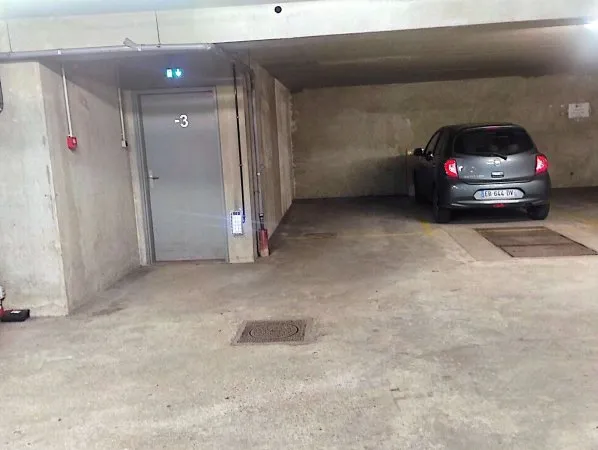 Loue parking 12m²