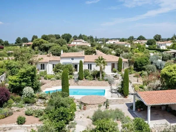 Maison de plain-pied 5 pièces 145 m²