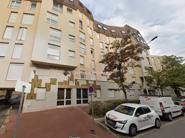 Charmant Appartement 2 Pièces avec Balcon, Terrasse et Garage à Créteil occupé.