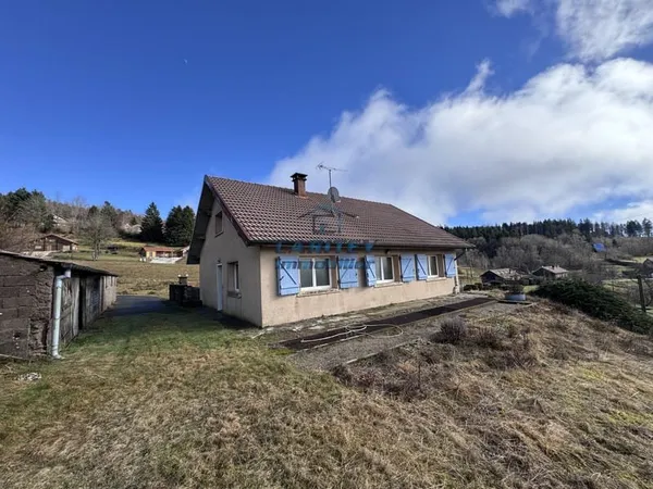 Maison individuelle de 138 m2 située sur un terrain de 2895 m2 sur la commune de BELFAHY