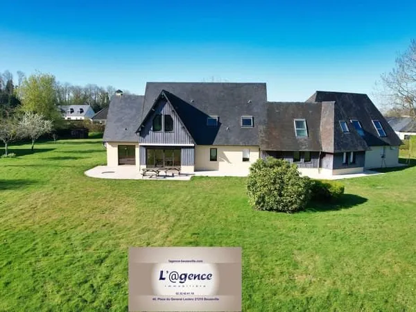 Maison 8 pièces, 280 m2 sur un jardin de 6200 m2.
