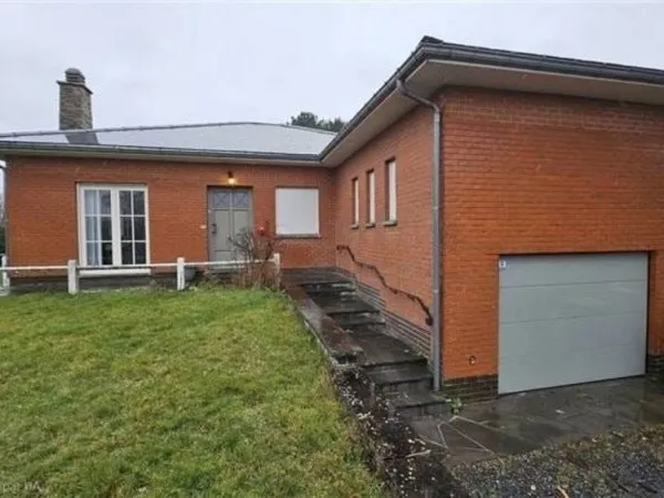 Villa de semi plain-pied, 3 chambres, garage et véranda