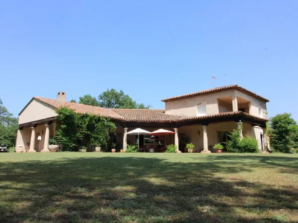 MAISON DE CHARME PROCHE RIVIERE.