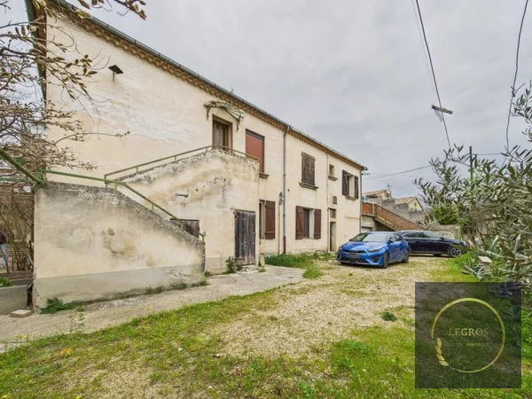 Villa de 250m2 avec dépendance sur une parcelle de 525 m2 à