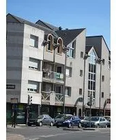 BOURGES - QUARTIER BARBES - PARKING SECURISE