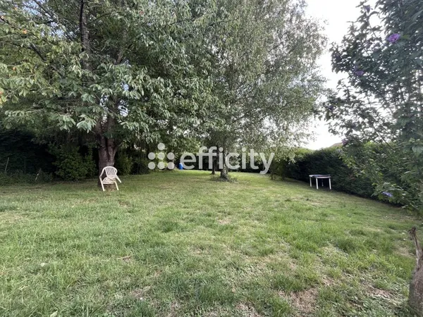 Terrain 616 m²