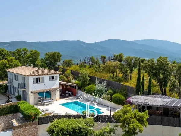 GOLFE DE SAINT TROPEZ - COGOLIN - VILLA RENOVEE - VUE DEGAGEE