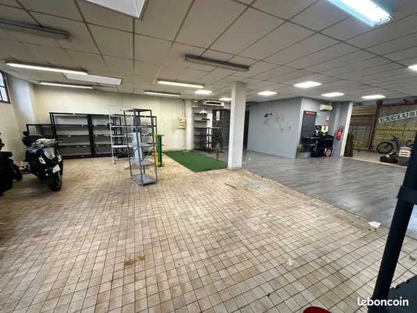 Loue local commercial 210m2