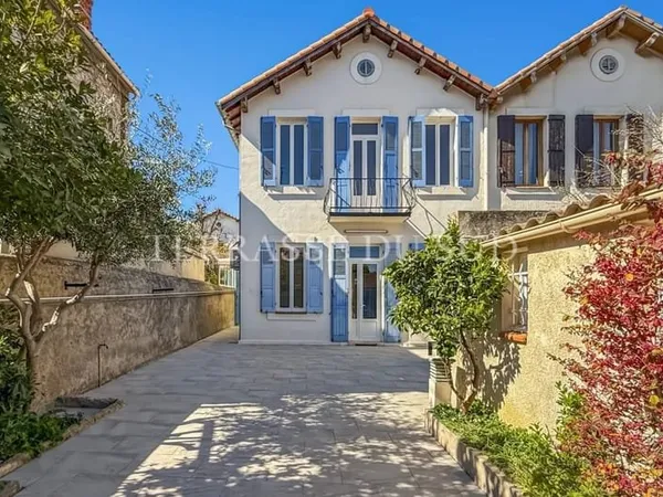 Vente Maison 4 pièces 67 m² + Dépendance de 16 m², Sous-sol, Terrasse et Garage - Pointe-Rouge Marse
