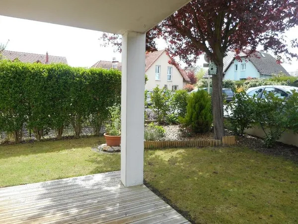 - BEL APPARTEMENT DE T3 EN REZ DE JARDIN/ BEAUX VOLUMES/JARDINS DE 150M²