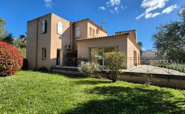 Superbe villa en plein coeur de St Gély
