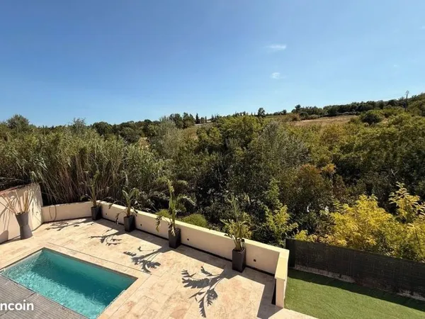 Rare - Villa contemporaine de standing de 300 m² avec vue dégagée sur la garrigue