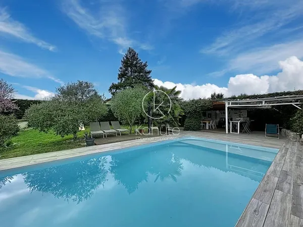 Maison Auberives Sur Vareze 5 pièce(s) 128.28 m2