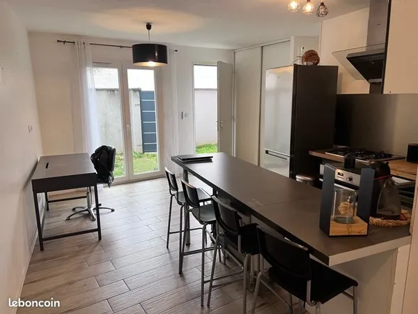 Maison mitoyenne F2 meublée 50 m2 à MONTCHAT proche Parc Chambovet & T6