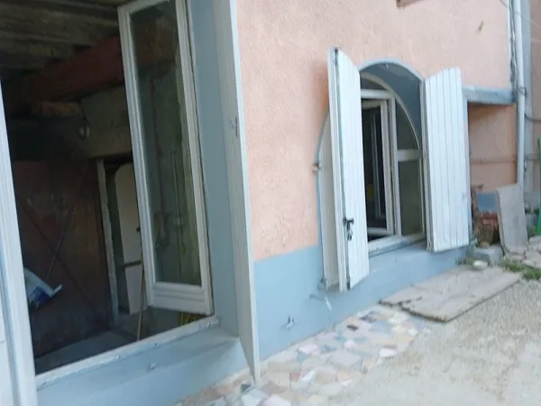 maison rose et bleue 3 niveaux :