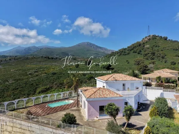 Maison 7 pièces 260 m²