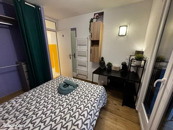 Chambre 6 pièces 80 m²