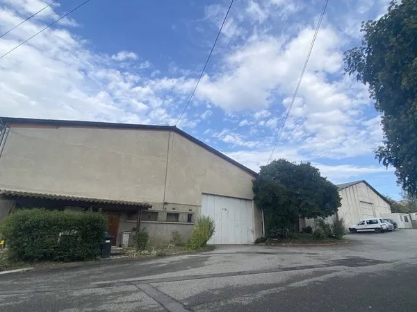 Local commercial 660 m²
