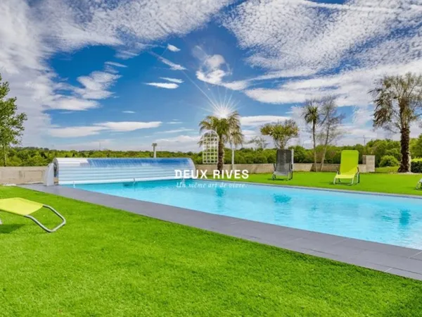 Maison de prestige 10 pièces - 350m2- Piscine - LA CHAPELLE SUR
