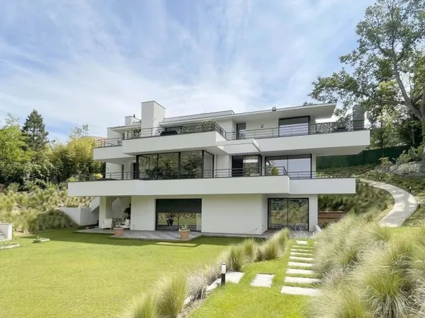 Maison 10 pièces 465 m²