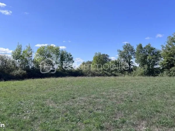 Terrain 4 618 m² Hautefort