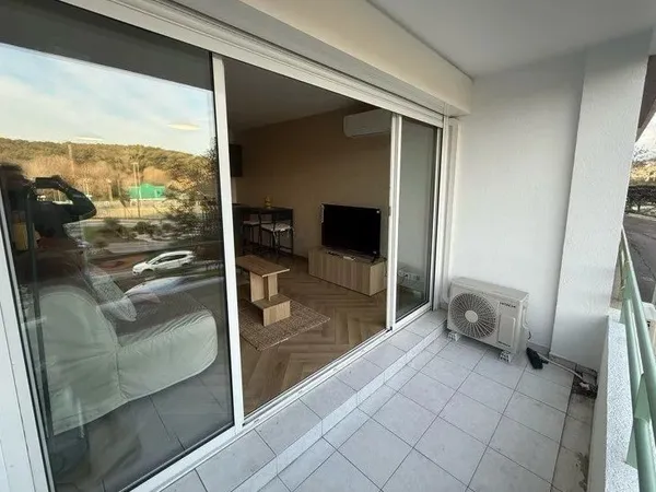 Meublé: Studio de 27m² avec terrasse proche du shopping riviera