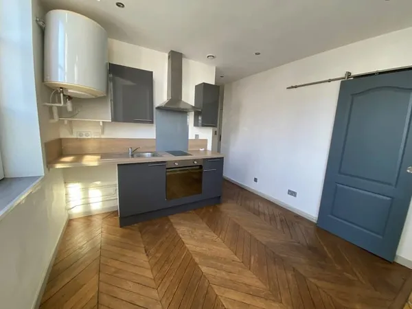 APPARTEMENT F1 BIS SITUÉ EN HYPER CENTRE DANS RÉSIDENCE SÉCU