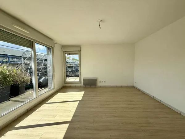 APPARTEMENT T3, REPUBLIQUE
