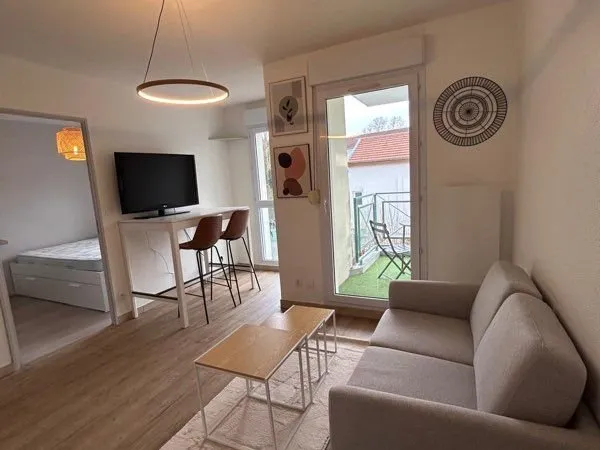 F2 meublé avec balcon et parking