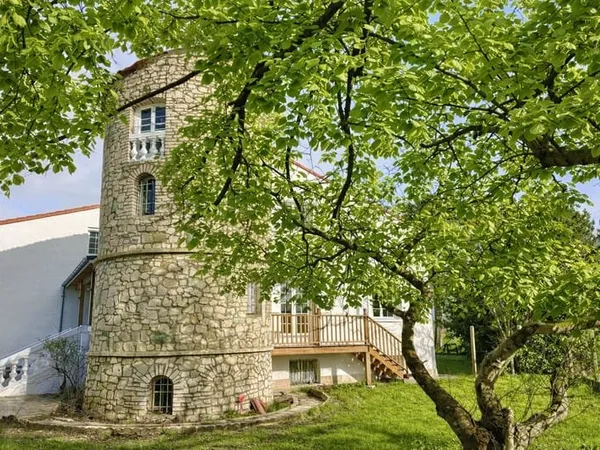 T3 - Appartement de charme avec tourelle et balcon filant à VAUX SUR MER - AU PRIX 236.250 € HAI