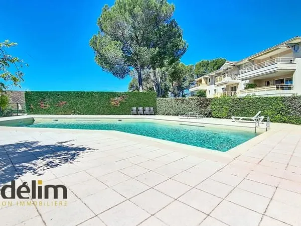 Appartement 3 pièces de 75 m2 avec jardin privatif, à deux p