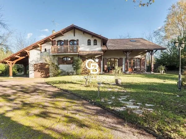 Maison 7 pièces 226 m²