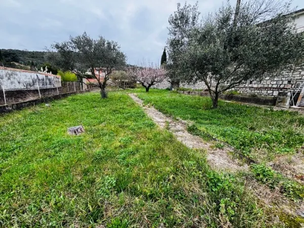 Terrain 685 m²