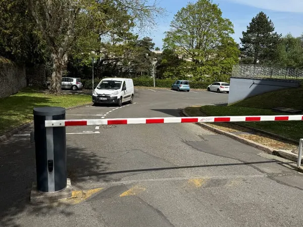 EMPLACEMENT DE PARKING EN AERIEN - SAINT MALO