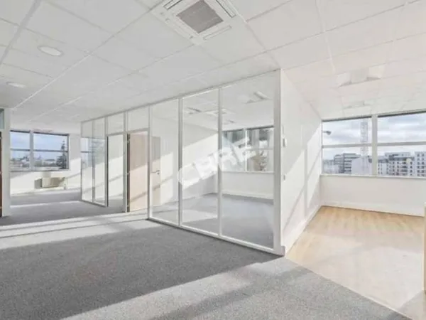 Bureaux 6 pièces 4604 m²