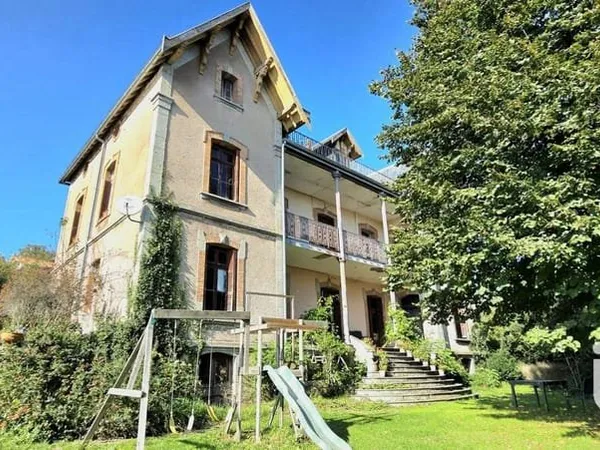 Maison 9 pièces 260 m²