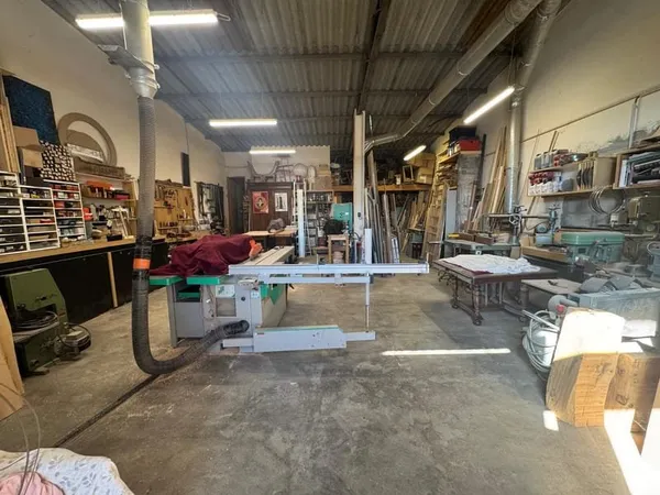ENTREPÔT / ATELIER / BUREAU 88 m2 AVEC MEZZANINE