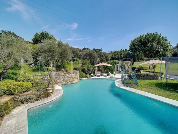 Mas authentique à Mougins - Location longue durée