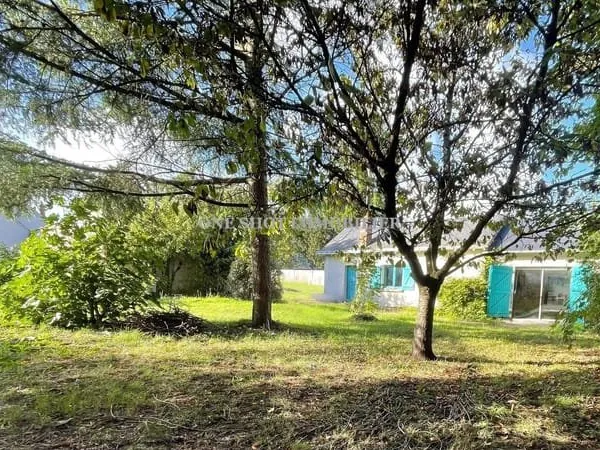 Terrain 650 m²
