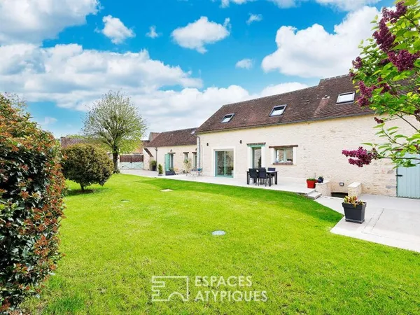 Longère de caractère entièrement rénovée, avec jardin clos de murs