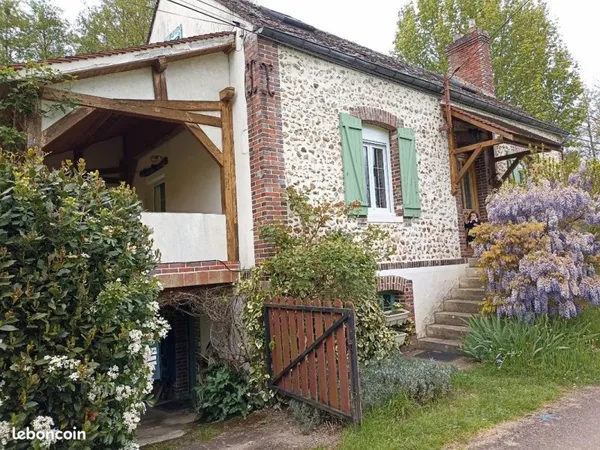 Maison au bord de rivière à vendre