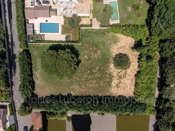 Terrain constructible 1200 m²