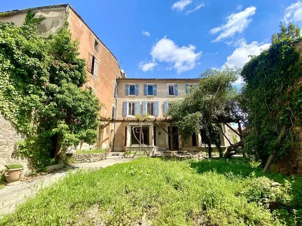 Elégante maison de caractère à rehabiliter