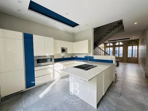 Hôtel particulier 9 pièces 243 m²